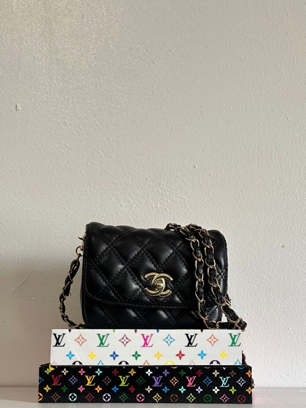 Luxury Fashion Pedestal – Handbag & Accessory Display Prop